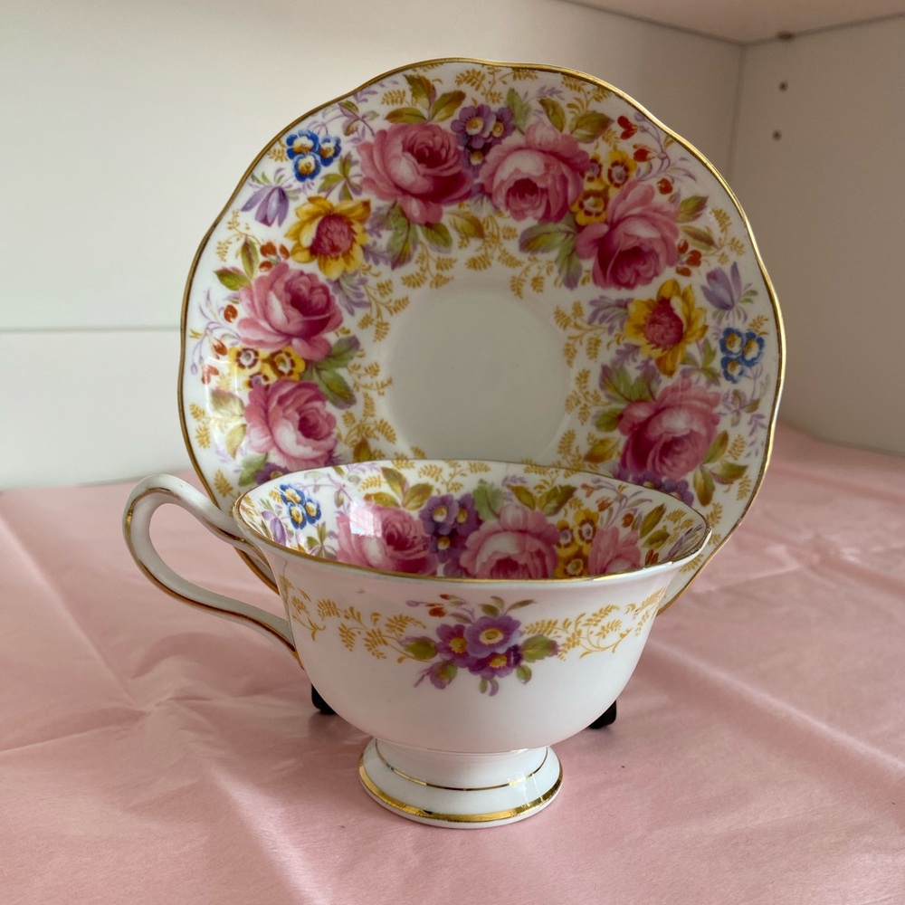 VTG Royal Albert Bone China Teacup and Saucer in the Pattern "Serena" - Picture 4 of 8